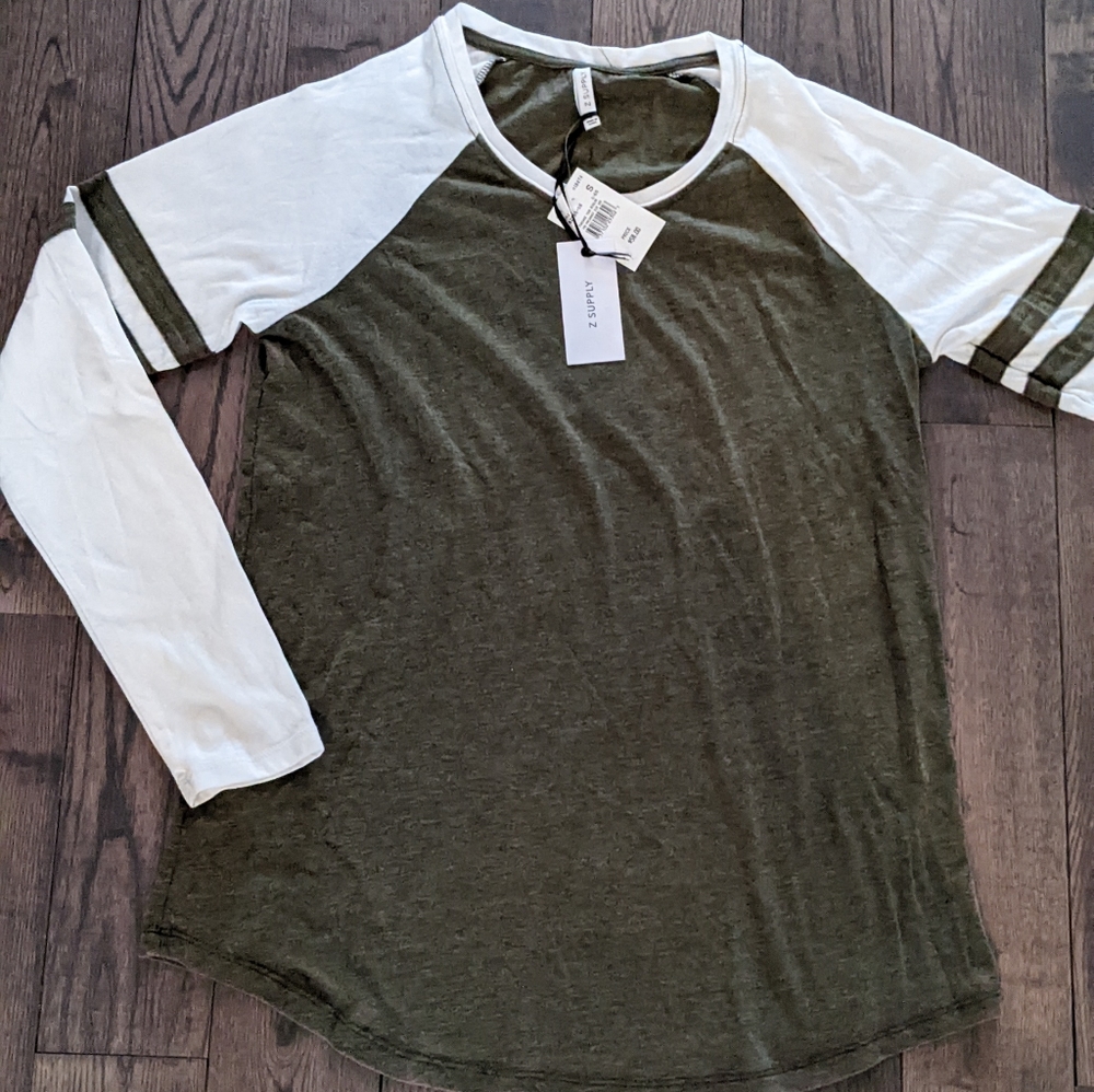 Z Supply Maternity long sleeved shirt in hunter green and white. Size Small